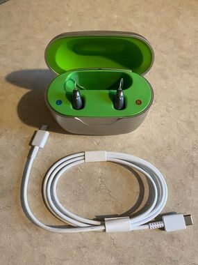 Phonak Audeo L90-RL Rechargeable Digital RIC Hearing Aids w/ Case & Charger